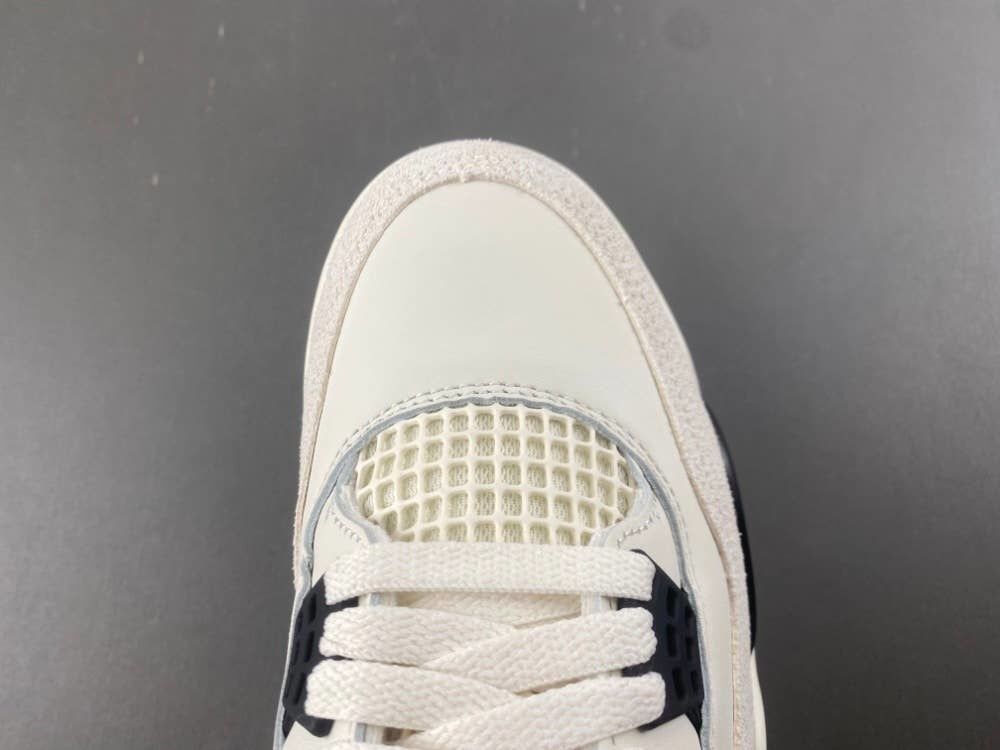 4 Retro 'Flight Club' sneakers in a white and black