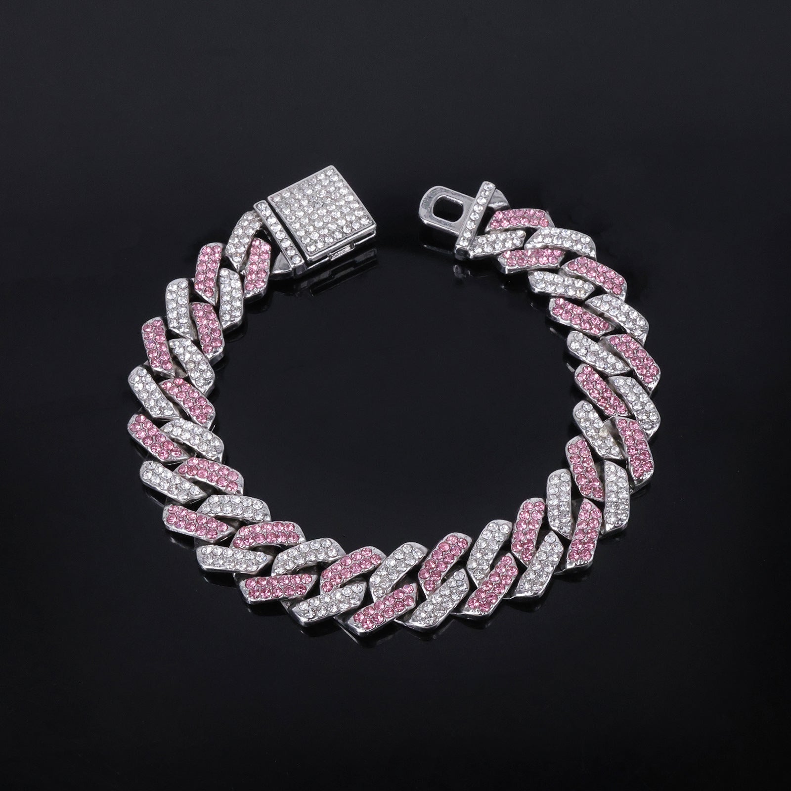 Mens Alloy Necklace With A Hinged Clasp And A Diamond-Patterned
