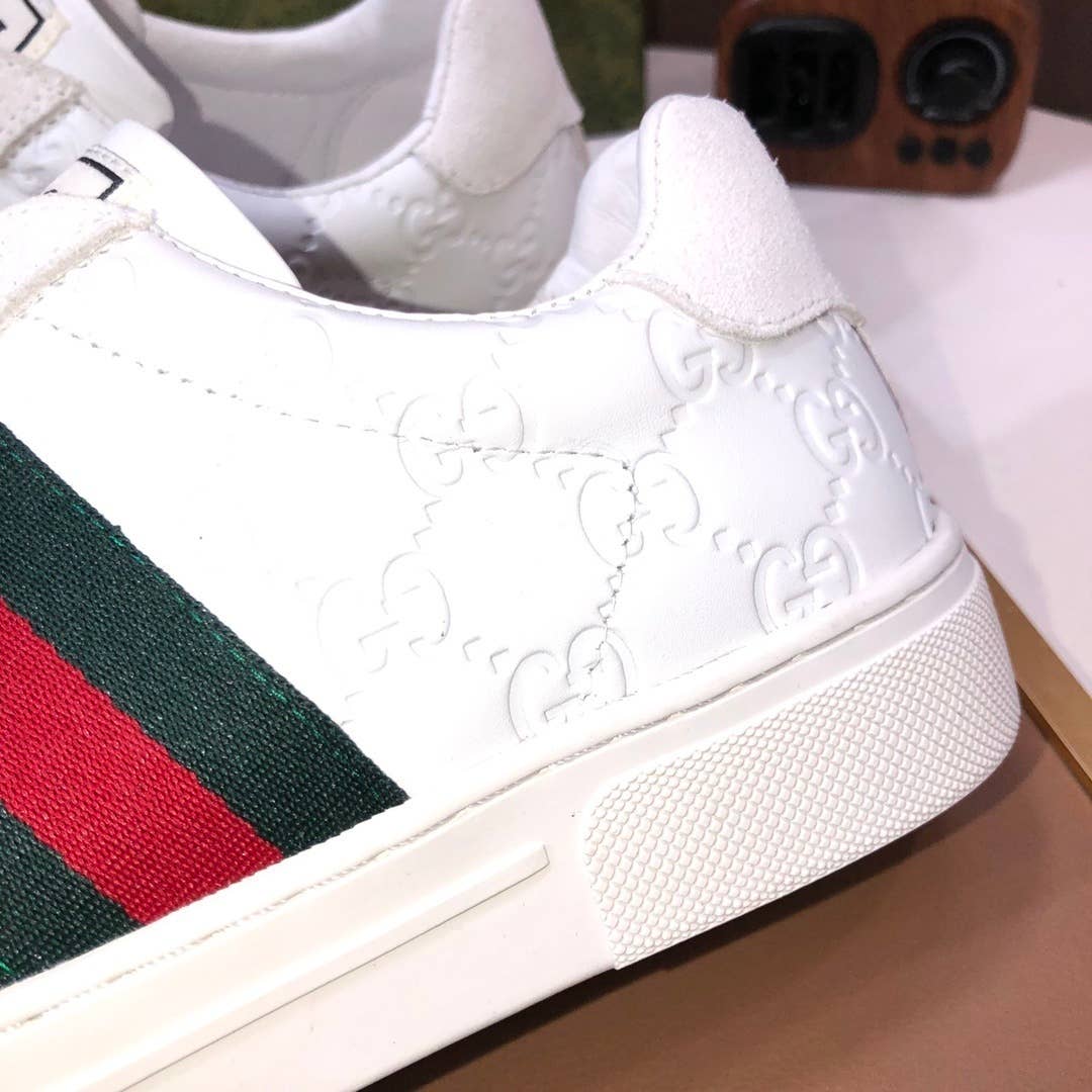 Screener sneaker