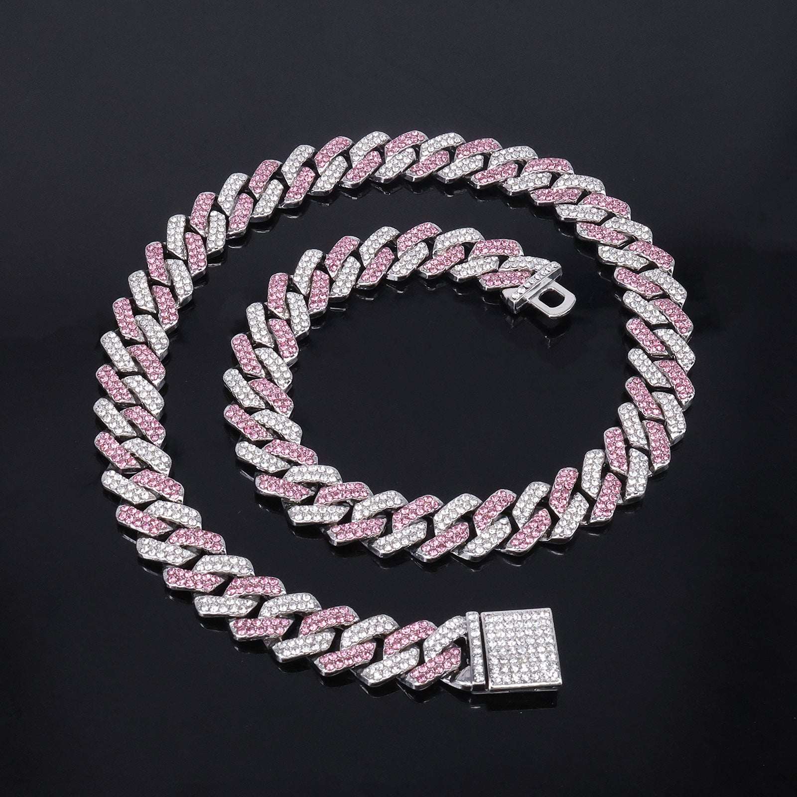 Mens Alloy Necklace With A Hinged Clasp And A Diamond-Patterned