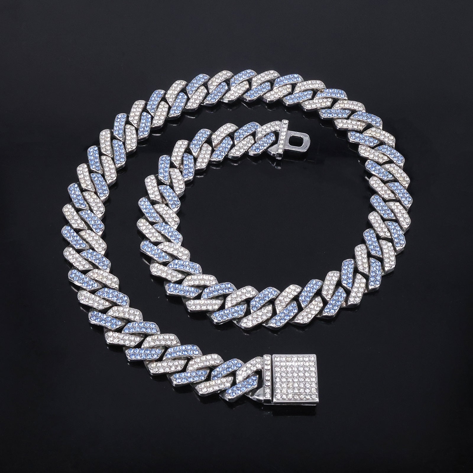 Mens Alloy Necklace With A Hinged Clasp And A Diamond-Patterned